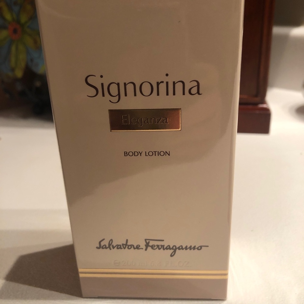 Salvatore Ferragamo Signorina Eleganza body lotion